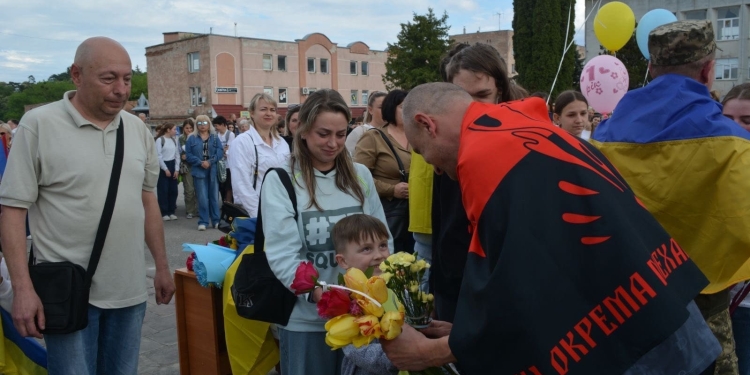 Збаражчина зустріла звільнених з полону Героїв (Фото)