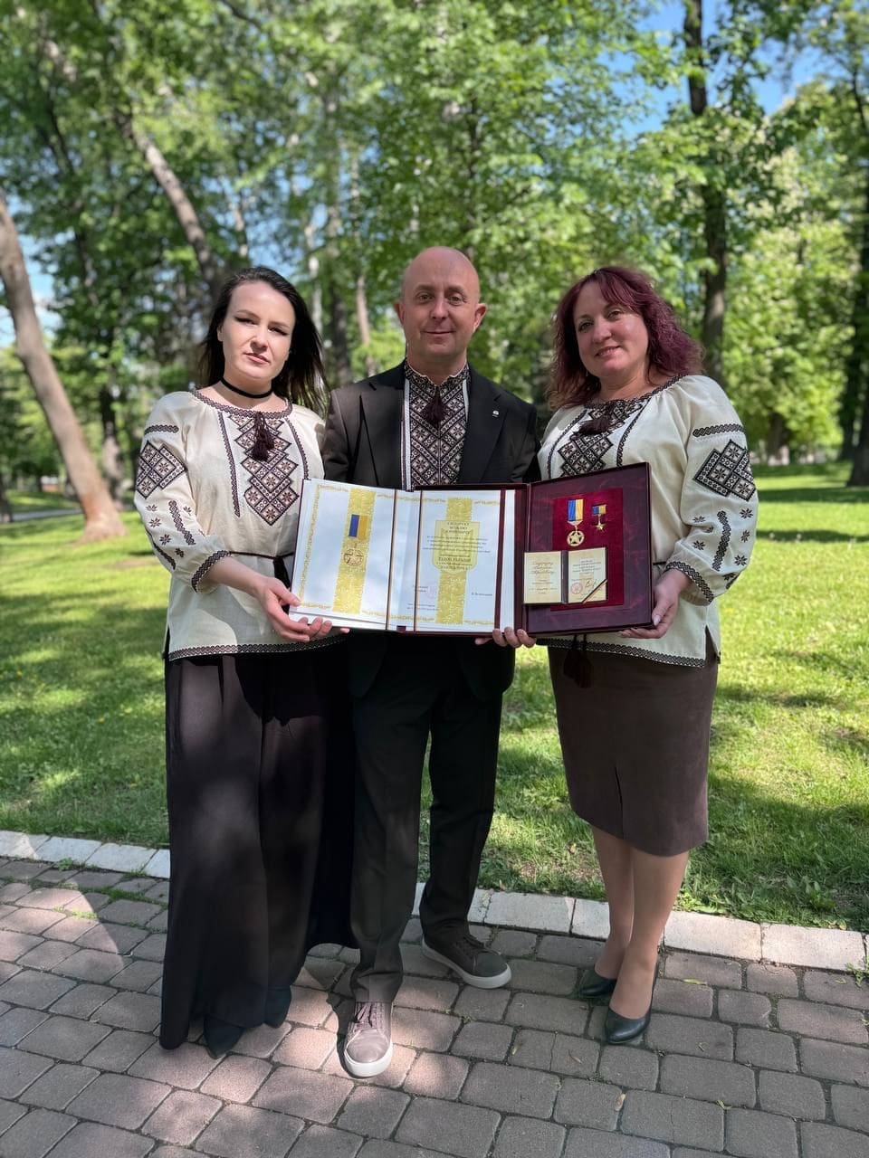 Батькам захисника Віталія Сидорука вручили орден «Золота Зірка»
