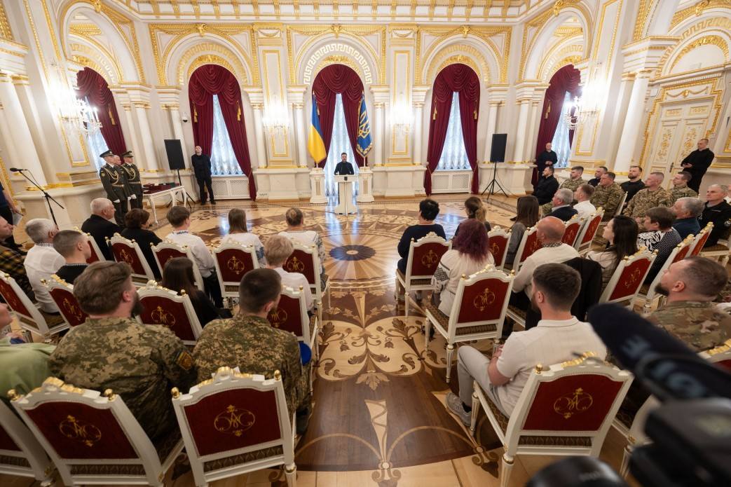 Батькам захисника Віталія Сидорука вручили орден «Золота Зірка»