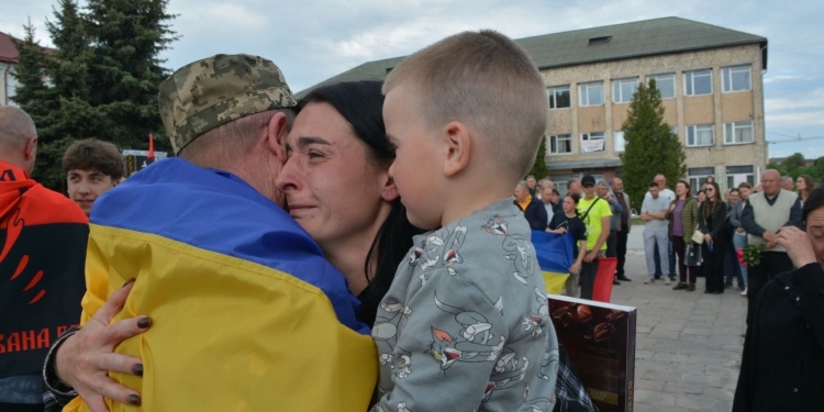 Збаражчина зустріла звільнених з полону Героїв (Фото)