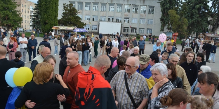 Збаражчина зустріла звільнених з полону Героїв (Фото)