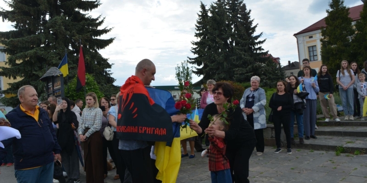 Збаражчина зустріла звільнених з полону Героїв (Фото)