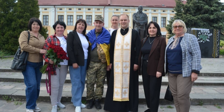 Збаражчина зустріла звільнених з полону Героїв (Фото)