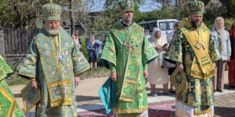 24 роки у лику святих: на Кременеччині відбулося величне архієрейське богослужіння