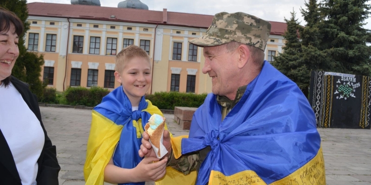 Збаражчина зустріла звільнених з полону Героїв (Фото)