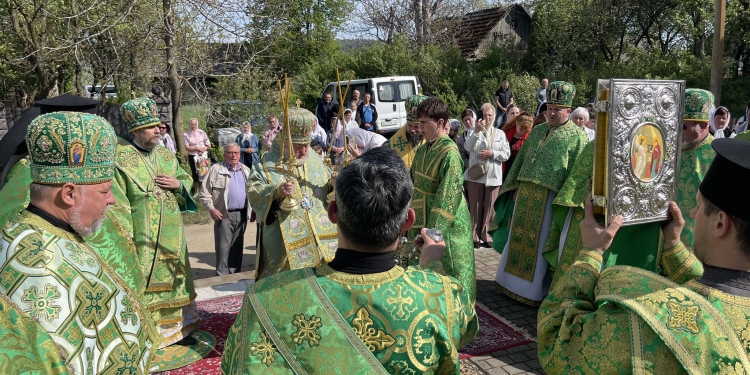 24 роки у лику святих: на Кременеччині відбулося величне архієрейське богослужіння