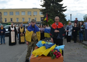 повернулися двоє військовослужбовців