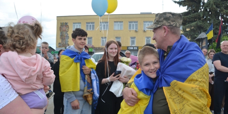 Збаражчина зустріла звільнених з полону Героїв (Фото)