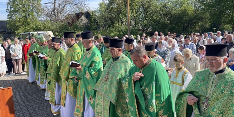 24 роки у лику святих: на Кременеччині відбулося величне архієрейське богослужіння
