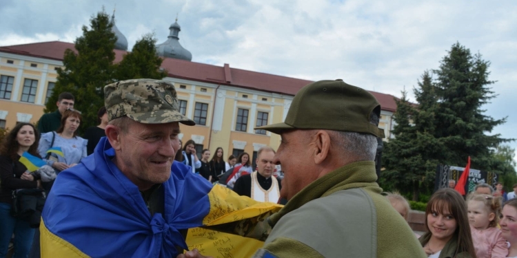 Збаражчина зустріла звільнених з полону Героїв (Фото)