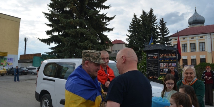 Збаражчина зустріла звільнених з полону Героїв (Фото)