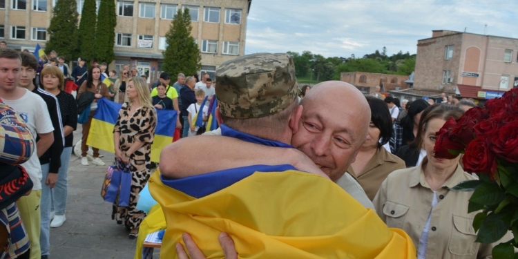 Збаражчина зустріла звільнених з полону Героїв (Фото)