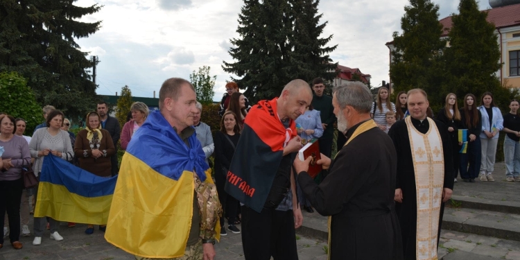 Збаражчина зустріла звільнених з полону Героїв (Фото)
