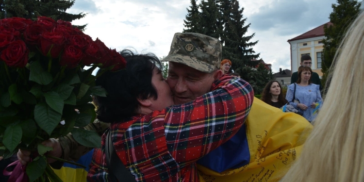 Збаражчина зустріла звільнених з полону Героїв (Фото)