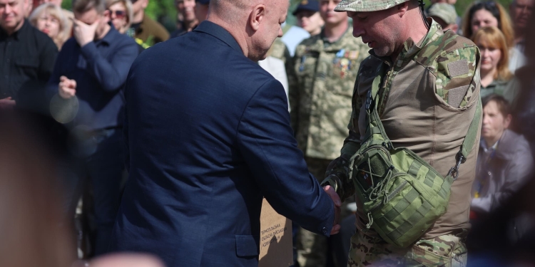 У Тернополі урочисто відзначили День Героїв та нагородили захисників