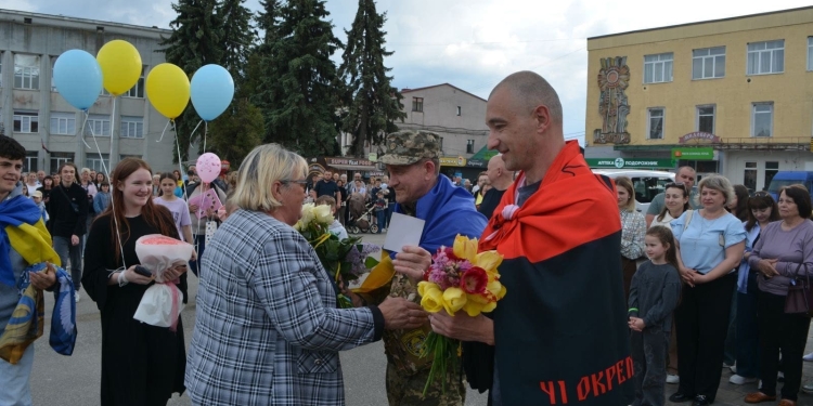 Збаражчина зустріла звільнених з полону Героїв (Фото)