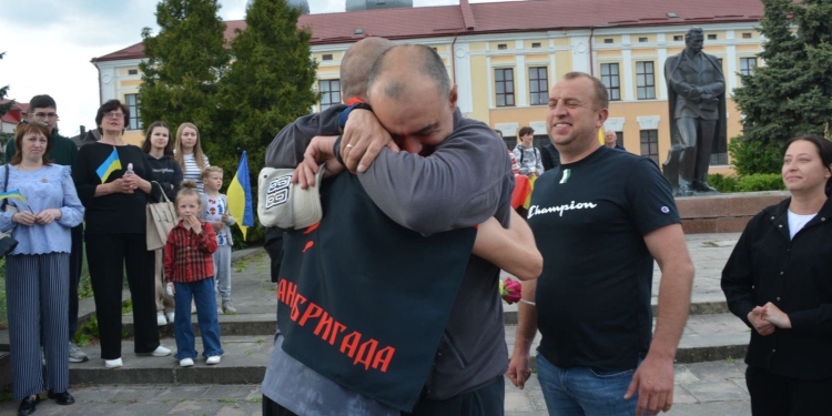 Збаражчина зустріла звільнених з полону Героїв (Фото)