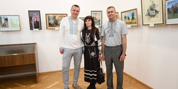 Вишита у бліндажах та ГУЛАГу: у Тернополі презентували унікальну експозицію «Броня нескорених»