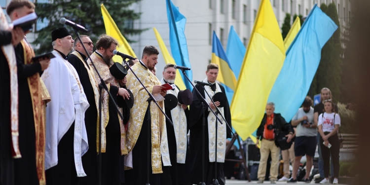 У Тернополі урочисто відзначили День Героїв та нагородили захисників