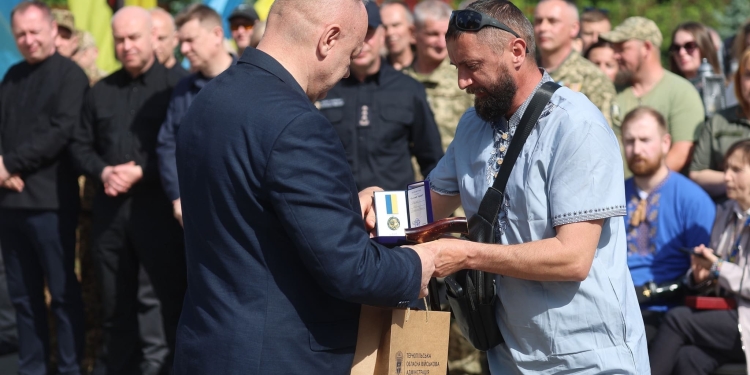 У Тернополі урочисто відзначили День Героїв та нагородили захисників