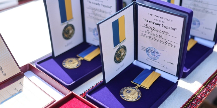У Тернополі урочисто відзначили День Героїв та нагородили захисників