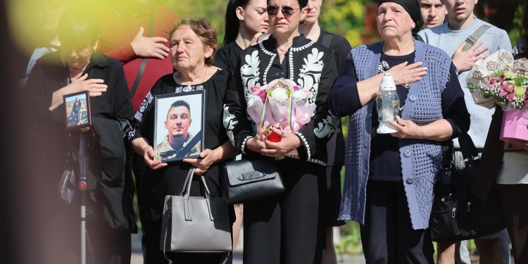 У Тернополі урочисто відзначили День Героїв та нагородили захисників