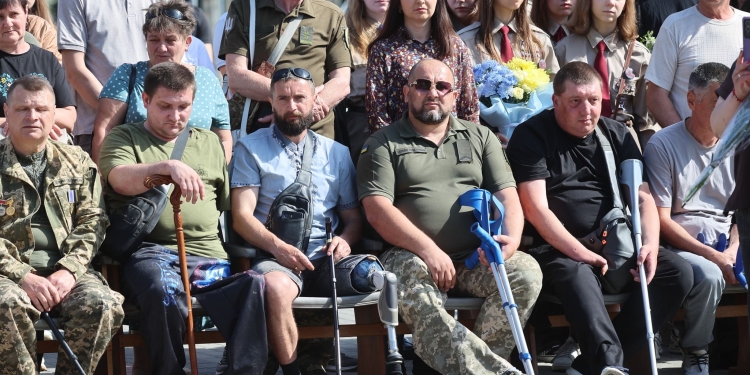 У Тернополі урочисто відзначили День Героїв та нагородили захисників