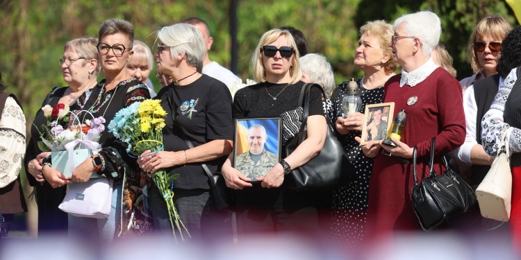 У Тернополі урочисто відзначили День Героїв та нагородили захисників
