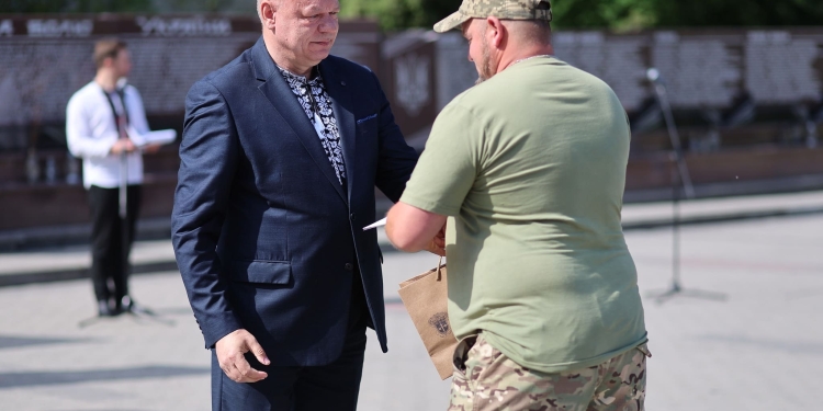 У Тернополі урочисто відзначили День Героїв та нагородили захисників