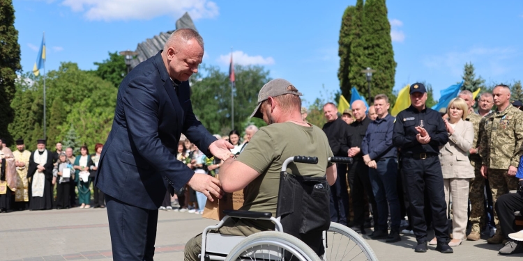 У Тернополі урочисто відзначили День Героїв та нагородили захисників