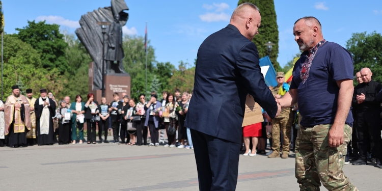 У Тернополі урочисто відзначили День Героїв та нагородили захисників