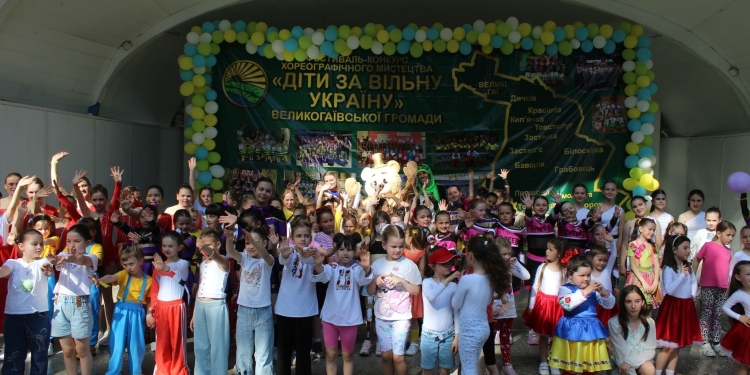 Танцювали заради перемоги: на благодійному фестивалі у Великих Гаях зібрали понад 107 тисяч гривень для ЗСУ