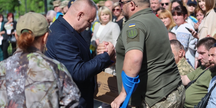 У Тернополі урочисто відзначили День Героїв та нагородили захисників