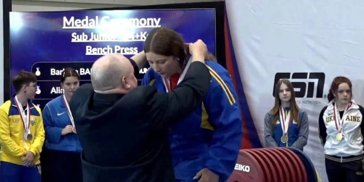 Світове «срібло» у 15 років: збаражанка Аліна Литвин стала призеркою чемпіонату світу з жиму лежачи