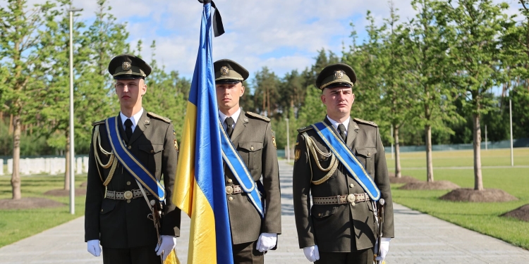 Останні почесті Героям: на Військовому меморіальному кладовищі поховали 16 невідомих захисників