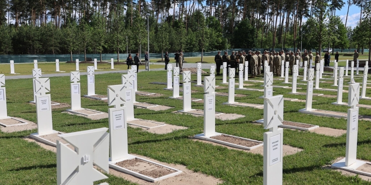 Останні почесті Героям: на Військовому меморіальному кладовищі поховали 16 невідомих захисників