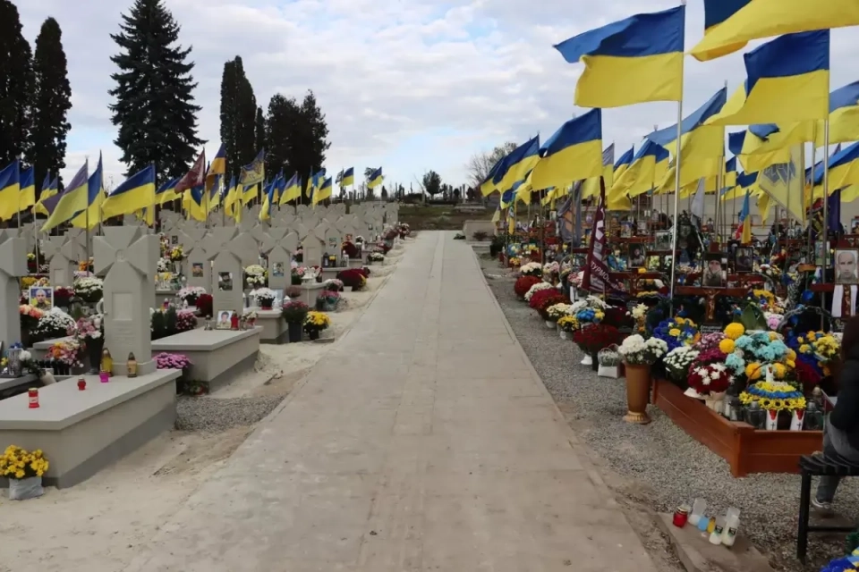індивідуальні намогильні споруди