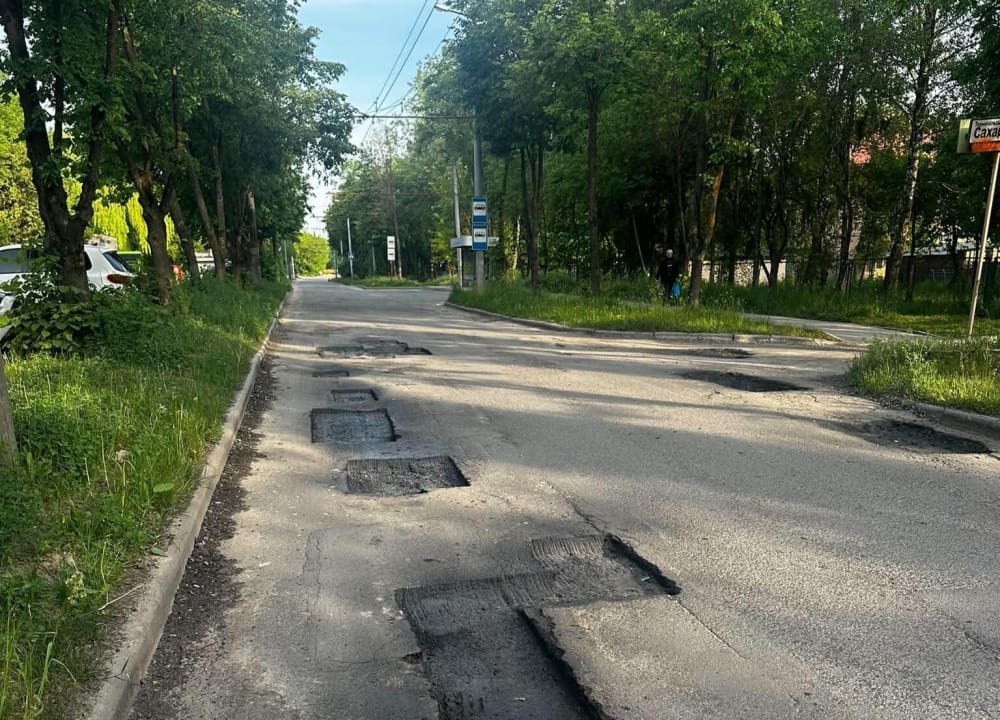 тимчасово обмежать рух