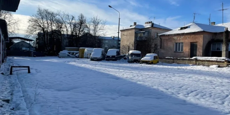 «Укрпошта» продала великий комплекс гаражів біля Старого парку в Тернополі