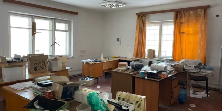 «Укрпошта» продала великий комплекс гаражів біля Старого парку в Тернополі
