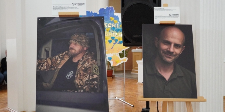 У Тернополі відкрили фотовиставку “SVIDOMI” до Дня Героїв