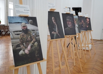 У Тернополі відкрили фотовиставку “SVIDOMI” до Дня Героїв