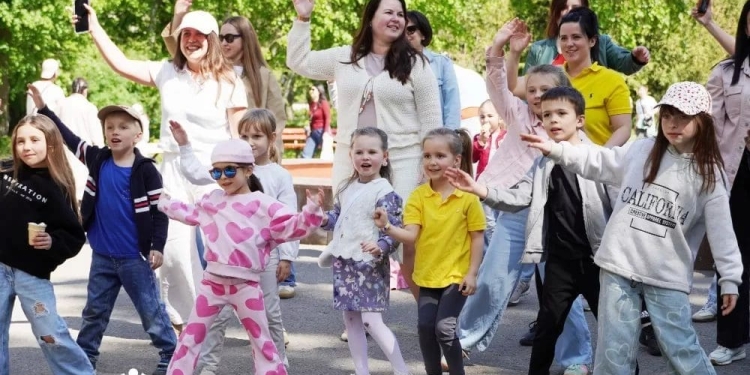 Спорт, драйв та дитячі усмішки: як у Тернополі пройшло свято «Мама може»
