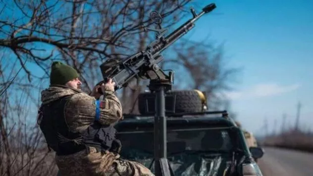 У Луцьку під час атаки російських дронів пролунали вибухи та виникла пожежа