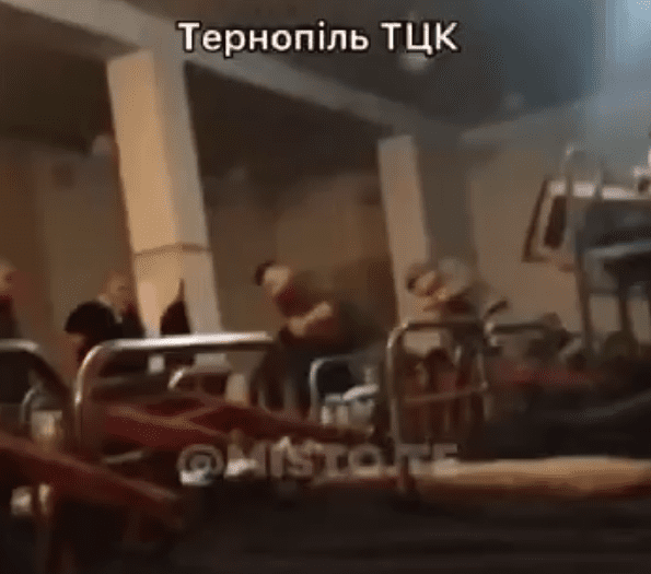 За жорстоке побиття мобілізованих двоє військових з Тернополя отримали іспитовий термін і штраф