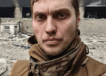 “Пиляли ногу іржавою пилкою”: історія азовця Владислава Жайворонка, який пережив “Азовсталь”, полон і не зламався