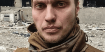 “Пиляли ногу іржавою пилкою”: історія азовця Владислава Жайворонка, який пережив “Азовсталь”, полон і не зламався