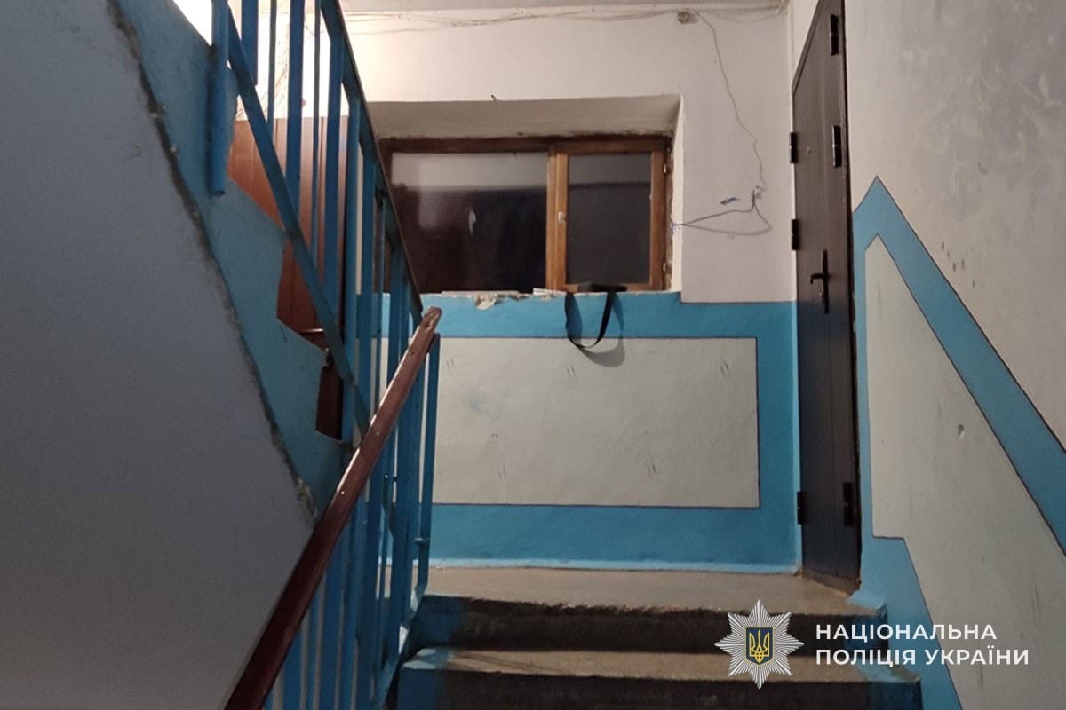 У Тернополі чоловік пограбував сусіда у під’їзді: підозрюваного затримали на місці