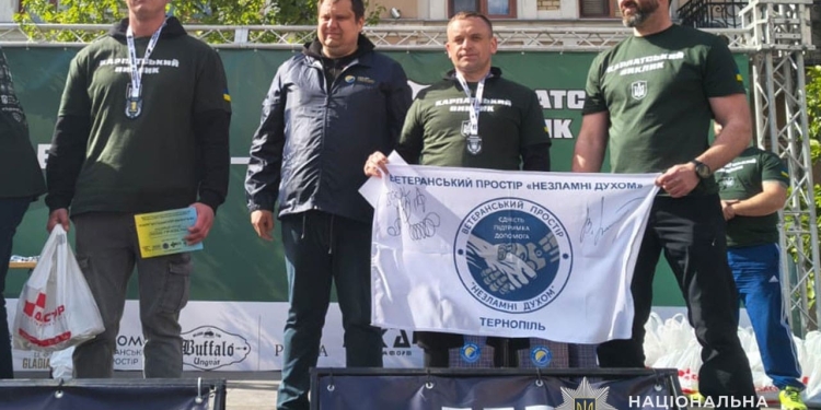 Тернопільські ветерани-поліцейські підкорили «Карпатський виклик»