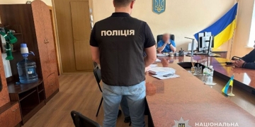 змусив підлеглих безкоштовно робити ремонт